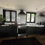 Houseboat-amsterdam