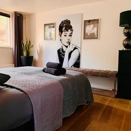 Houseboat-amsterdam 4*