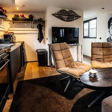 Houseboat-amsterdam 4*