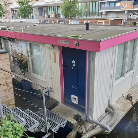 Houseboat-amsterdam