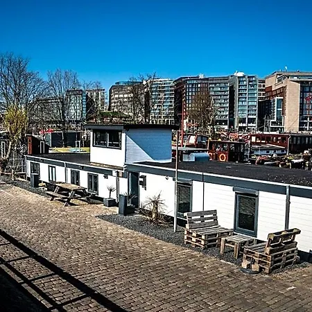 Houseboat-Amsterdam 4*