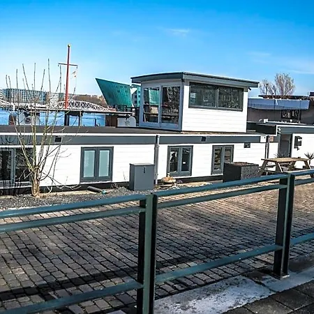 Guest house Houseboat-Amsterdam 4*