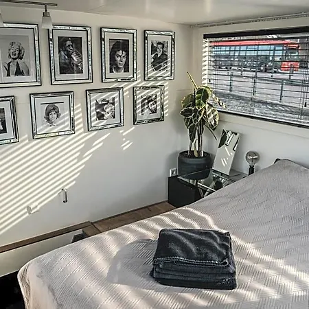Guest house Houseboat-Amsterdam