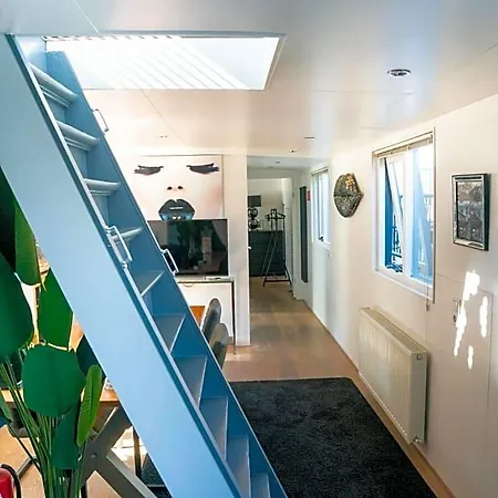 Guest house Houseboat-Amsterdam 4*