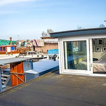 Houseboat-Amsterdam