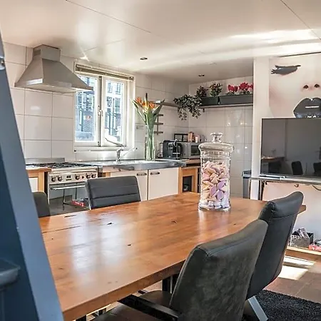 Houseboat-Amsterdam