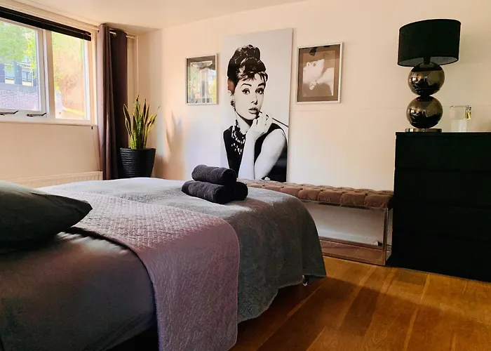 Houseboat-amsterdam 4*