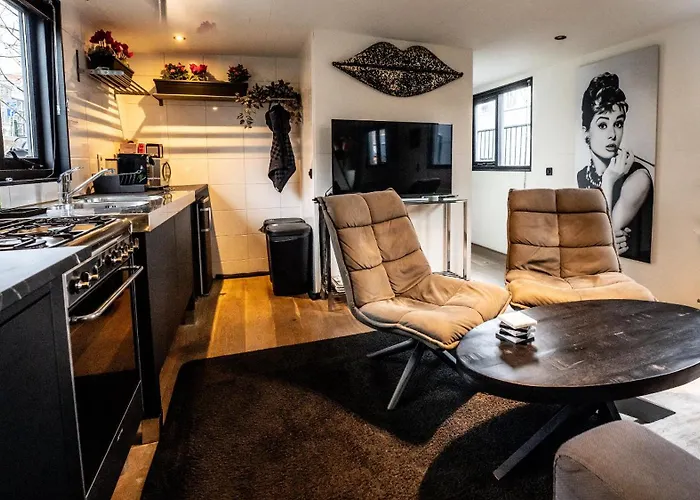 Houseboat-amsterdam 4*